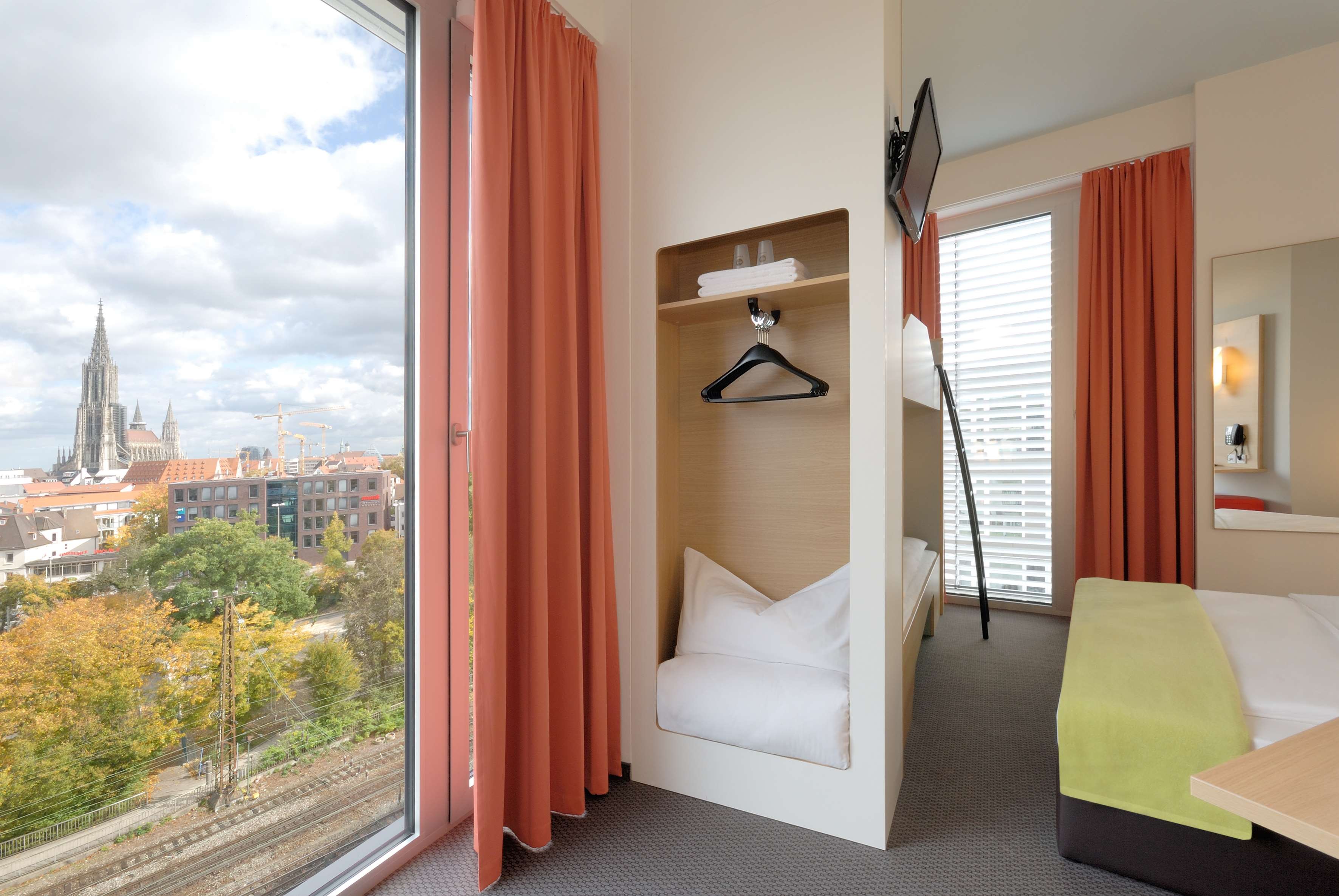 B&B HOTEL ULM-guestroom-FAMILY ROOM.jpg