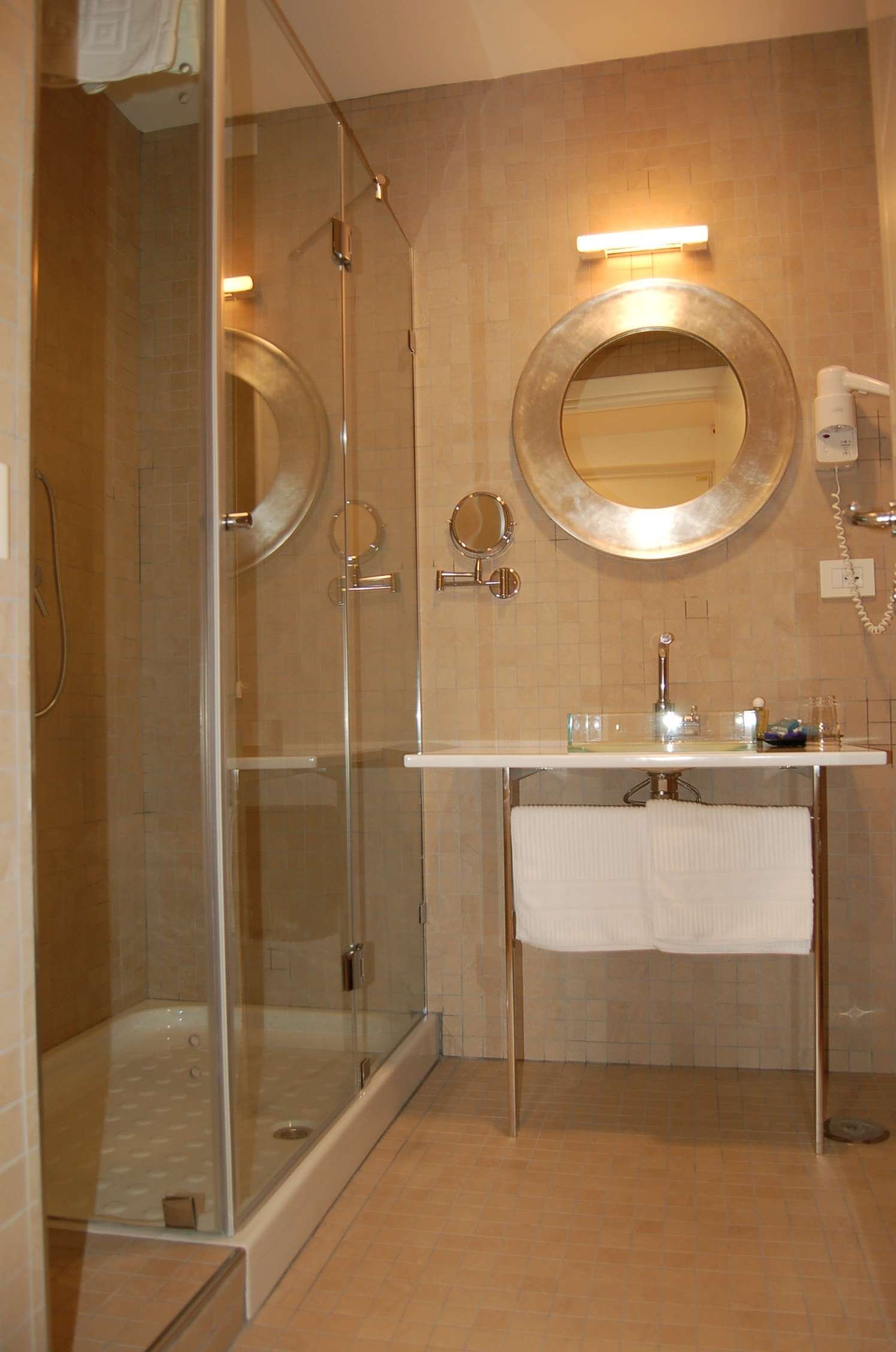 HOTEL DEL CONTE - FONDI-guestroom-GUEST BATHROOM.jpg