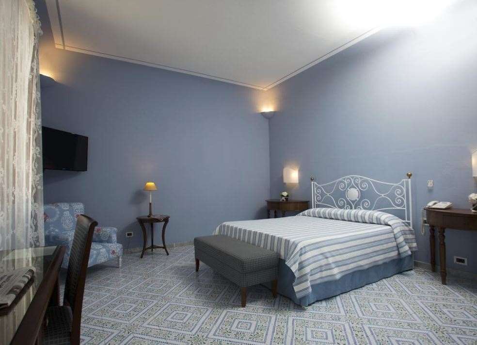 HOTEL VILLA FAVORITA-guestroom-GUEST DOUBLE ROOM.jpg