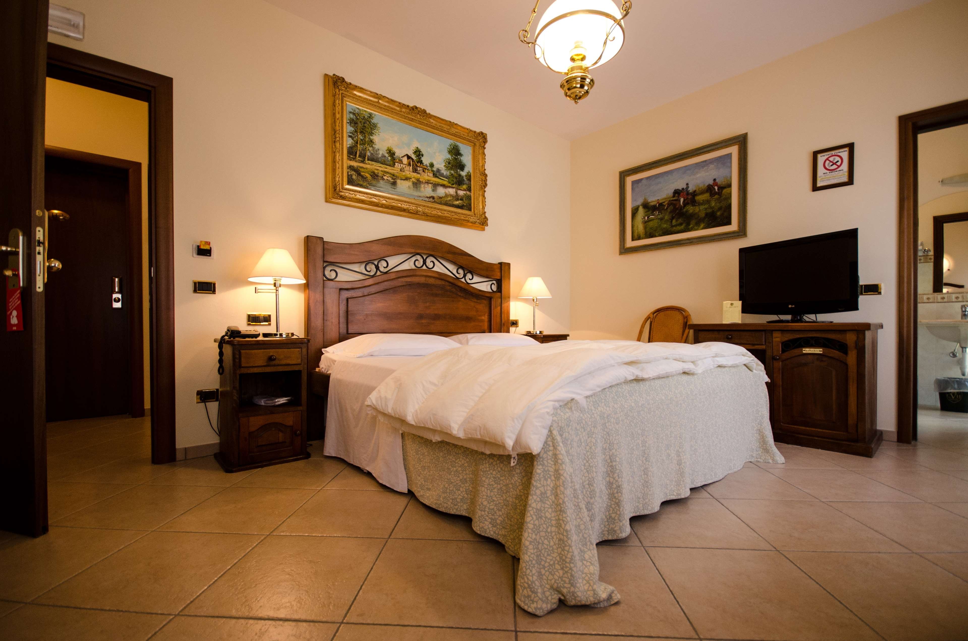 HOTEL CORTE VECCHIA - SAN PROSPERO-guestroom-GUEST ROOM.jpg