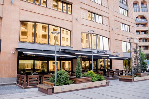 RESTAURANT TERRACE