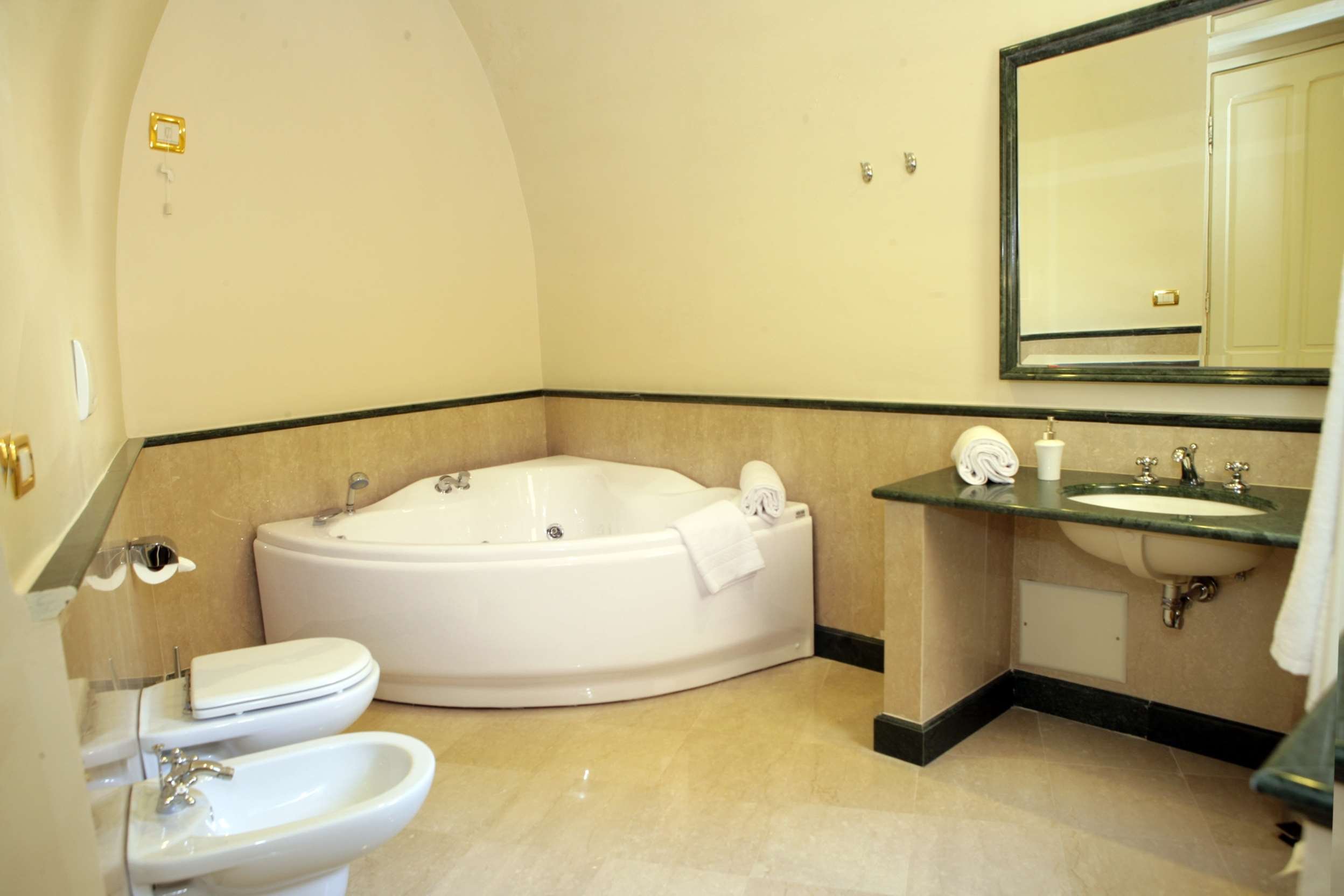 SUITE HOTEL SANTA CHIARA-guestroom-GUEST BATHROOM FAMILY ROOM.jpg
