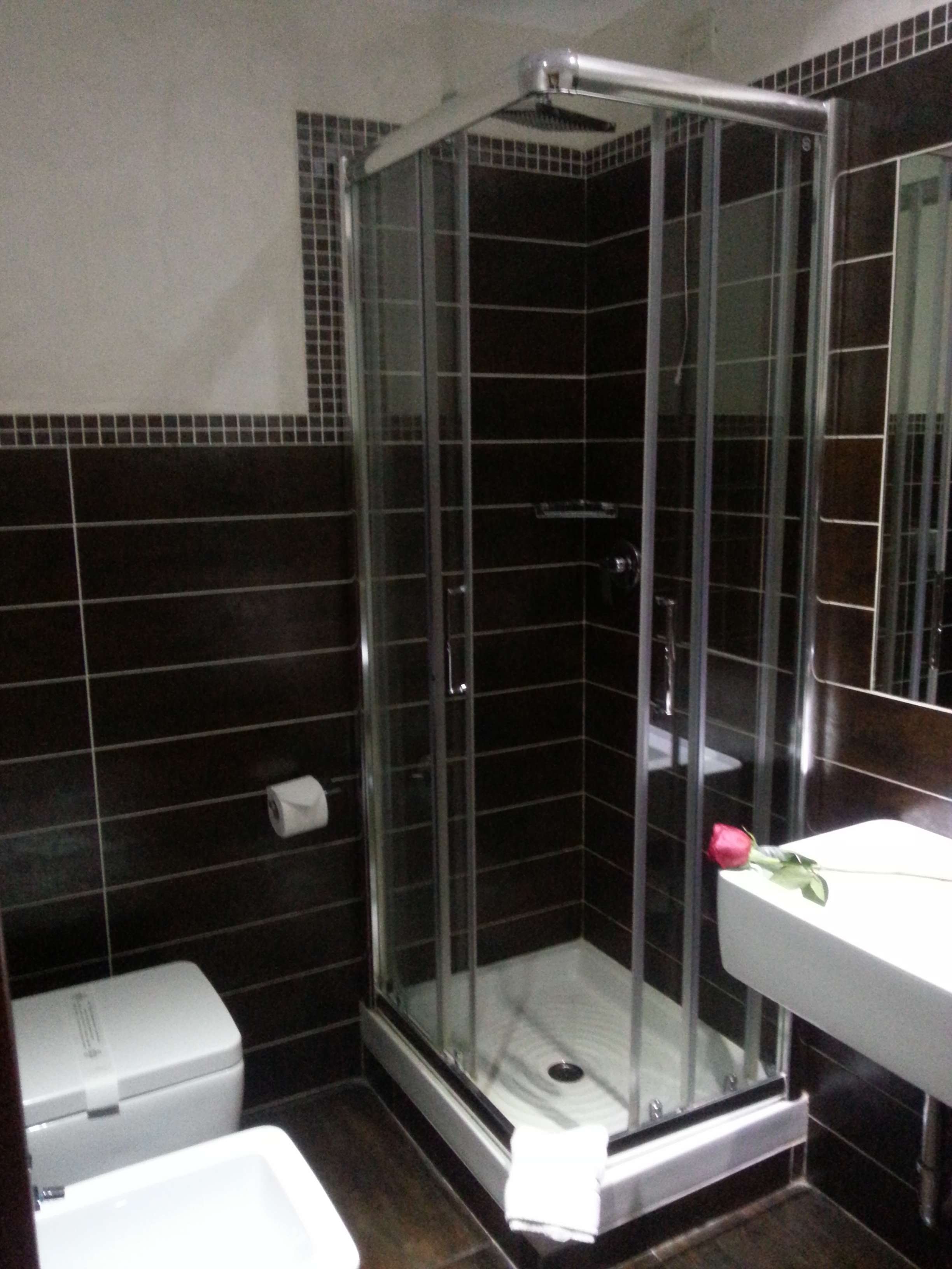 HOTEL NUOVO NORD-guestroom-GUEST BATHROOM.jpg