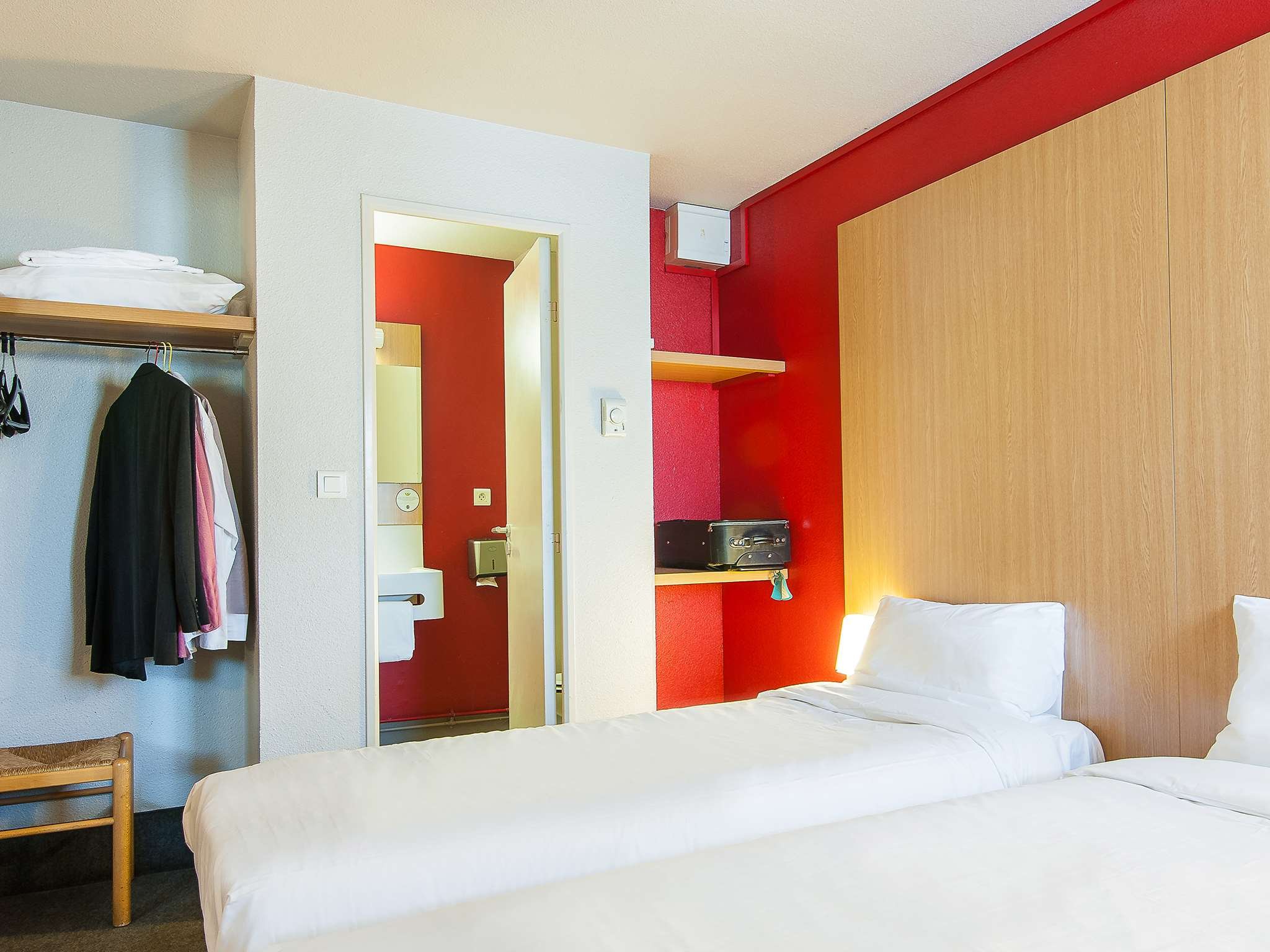 B&B HOTEL BORDEAUX - LORMONT-guestroom-Lormont chambre double deux lits.jpg