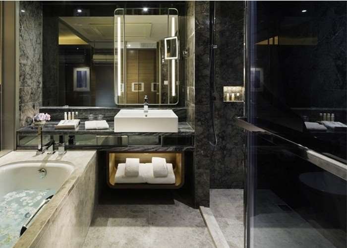 ROYAL PLAZA HOTEL-guestroom-Bathroom.jpg