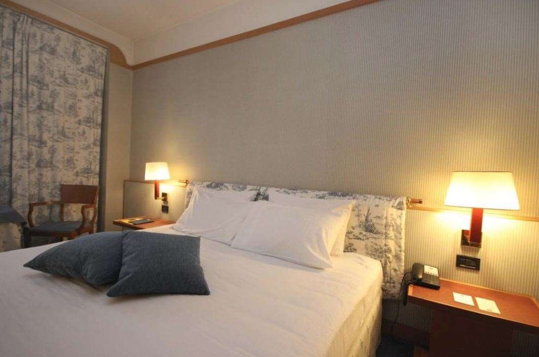 HOTEL DELLA ROTONDA - SARONNO-guestroom-GUEST ROOM.jpg