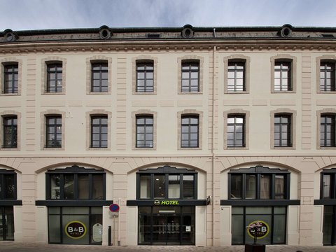Castres Facade