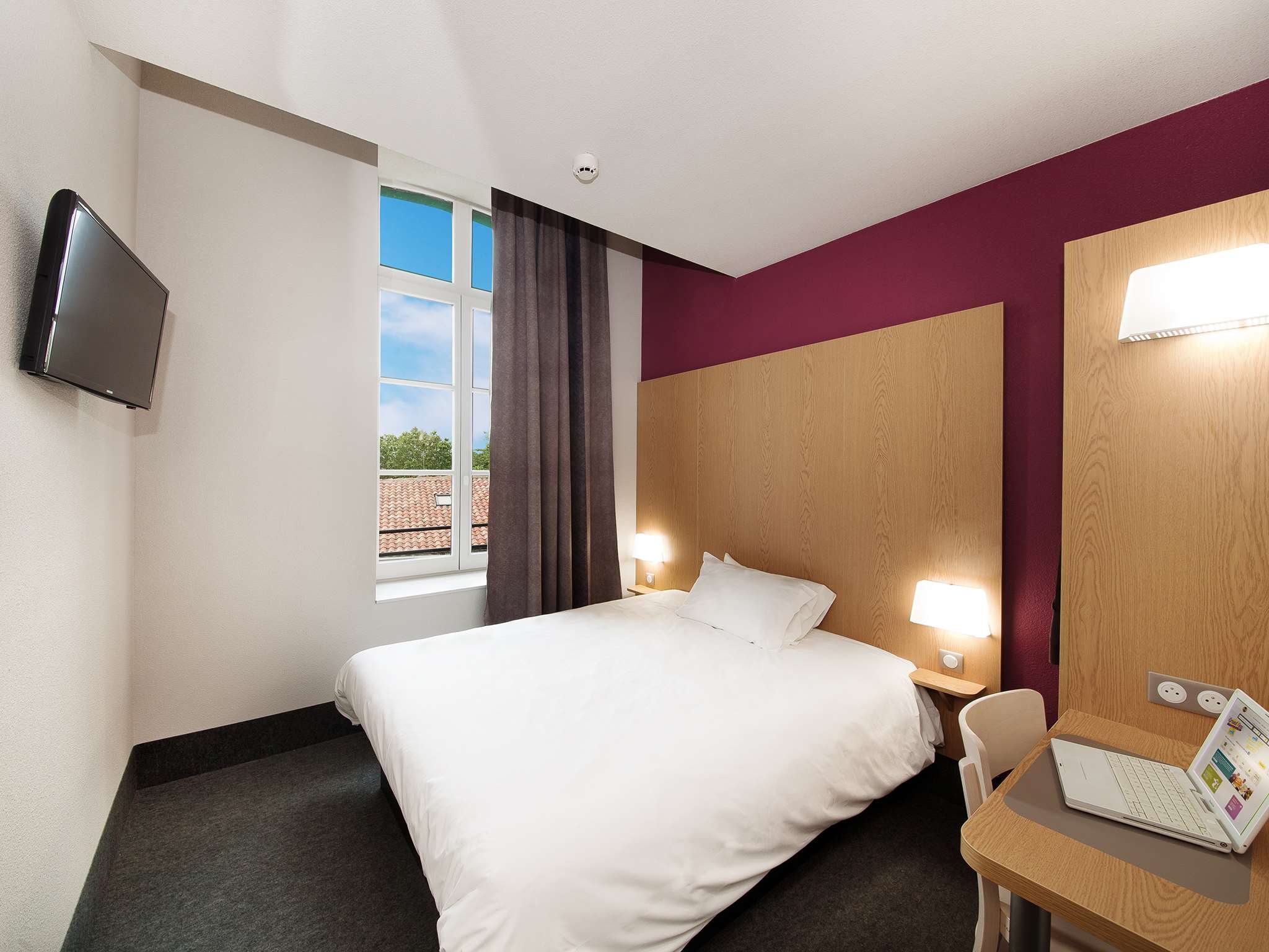 B&B HOTEL CASTRES CENTRE GAMBETTA-guestroom-Castres Chambre double grand lit.jpg