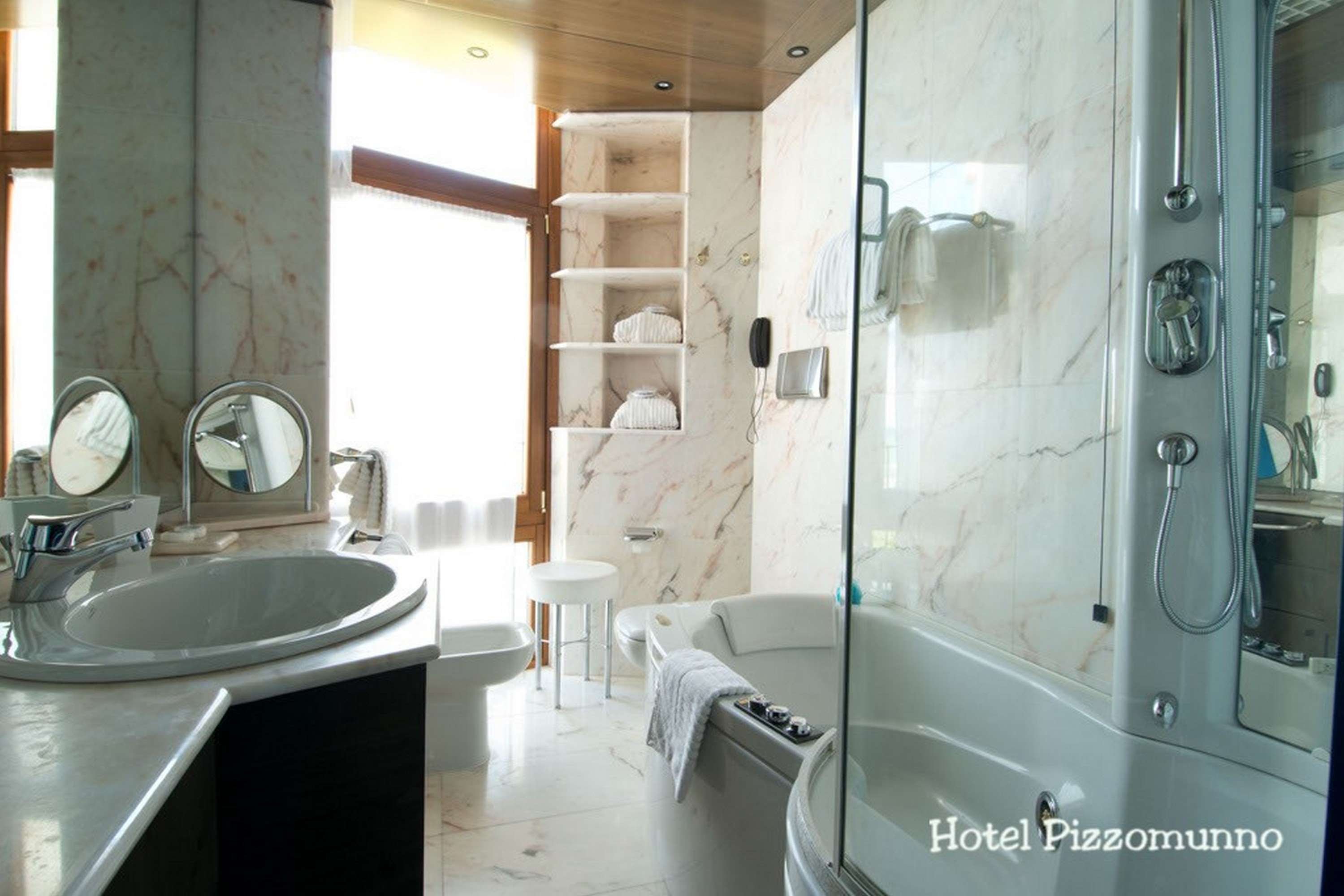 PIZZOMUNNO VIESTE RESORT-guestroom-GUEST BATHROOM.jpg