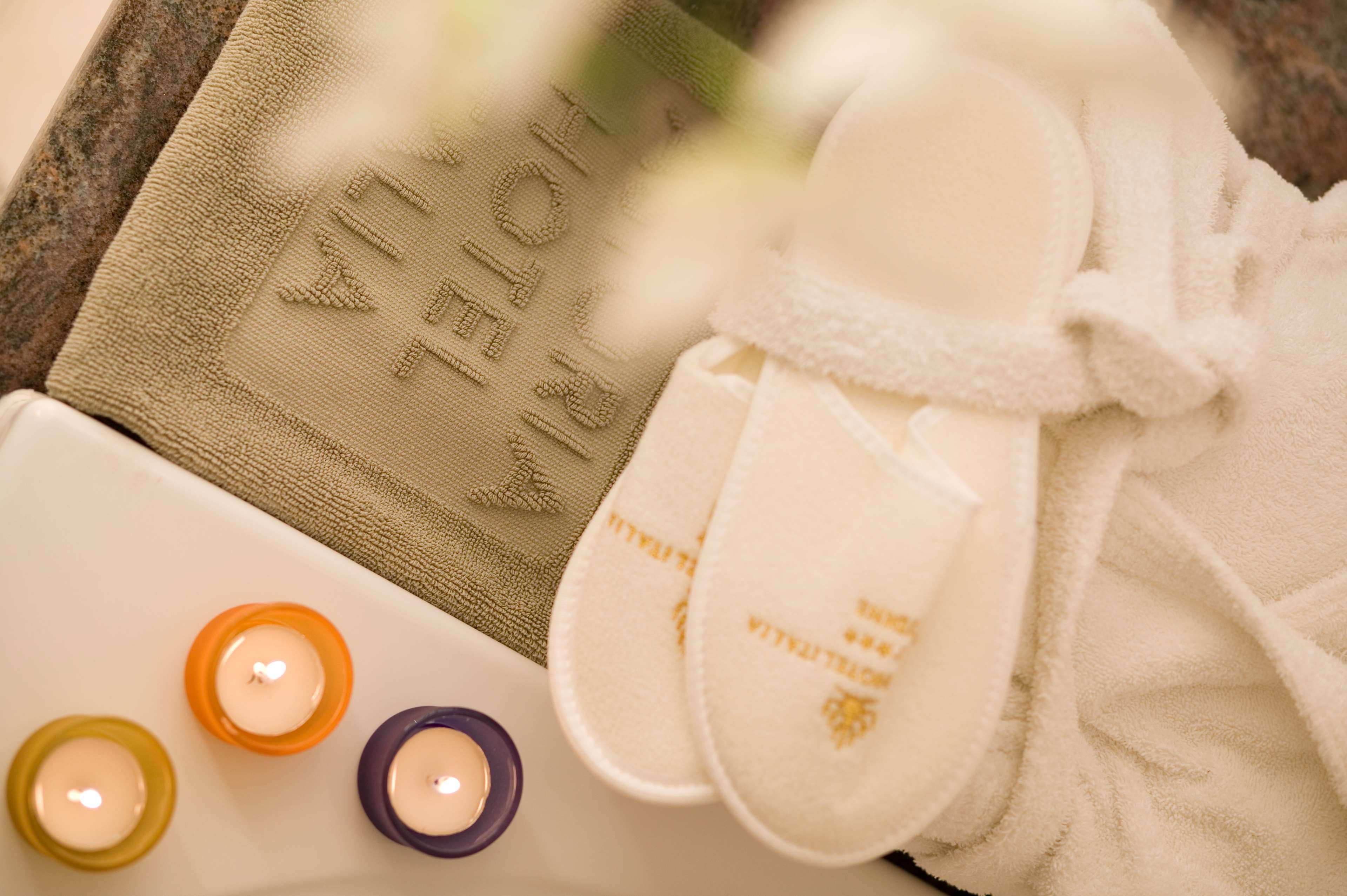 ASTORIA HOTEL ITALIA-guestroom-BATHROOM AMENITIES.jpg