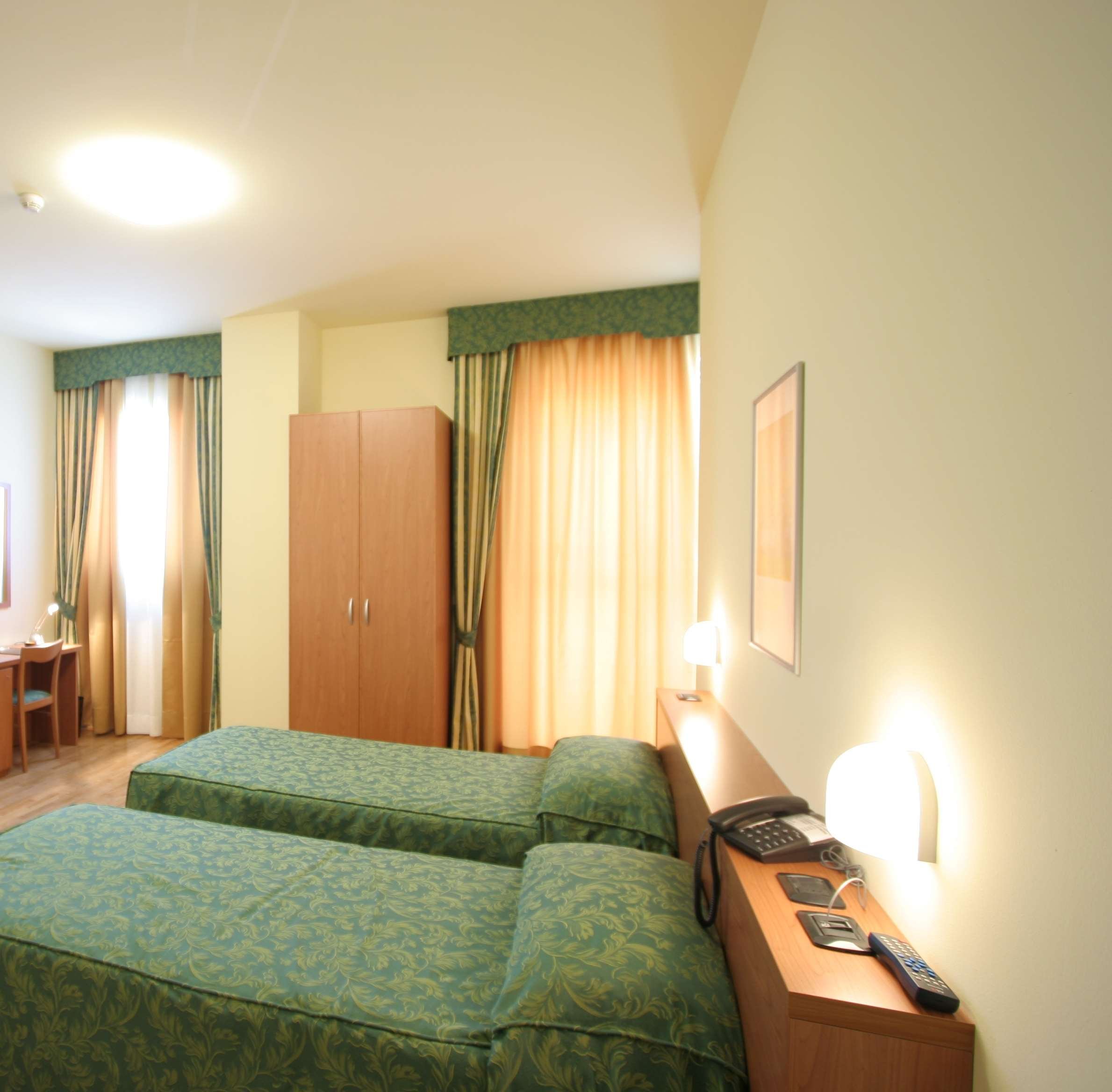 HOTEL DAMA - FOSSANO-guestroom-GUEST ROOM.jpg