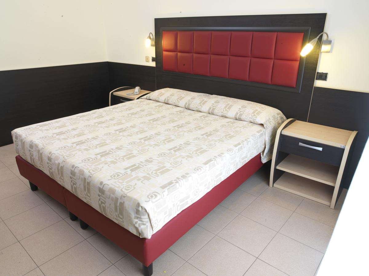 HOTEL ARNO-guestroom-GUEST ROOM.jpg