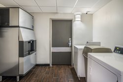  - Red Roof Plus+ Inn & Suites Woburn - I-95, Exit 54