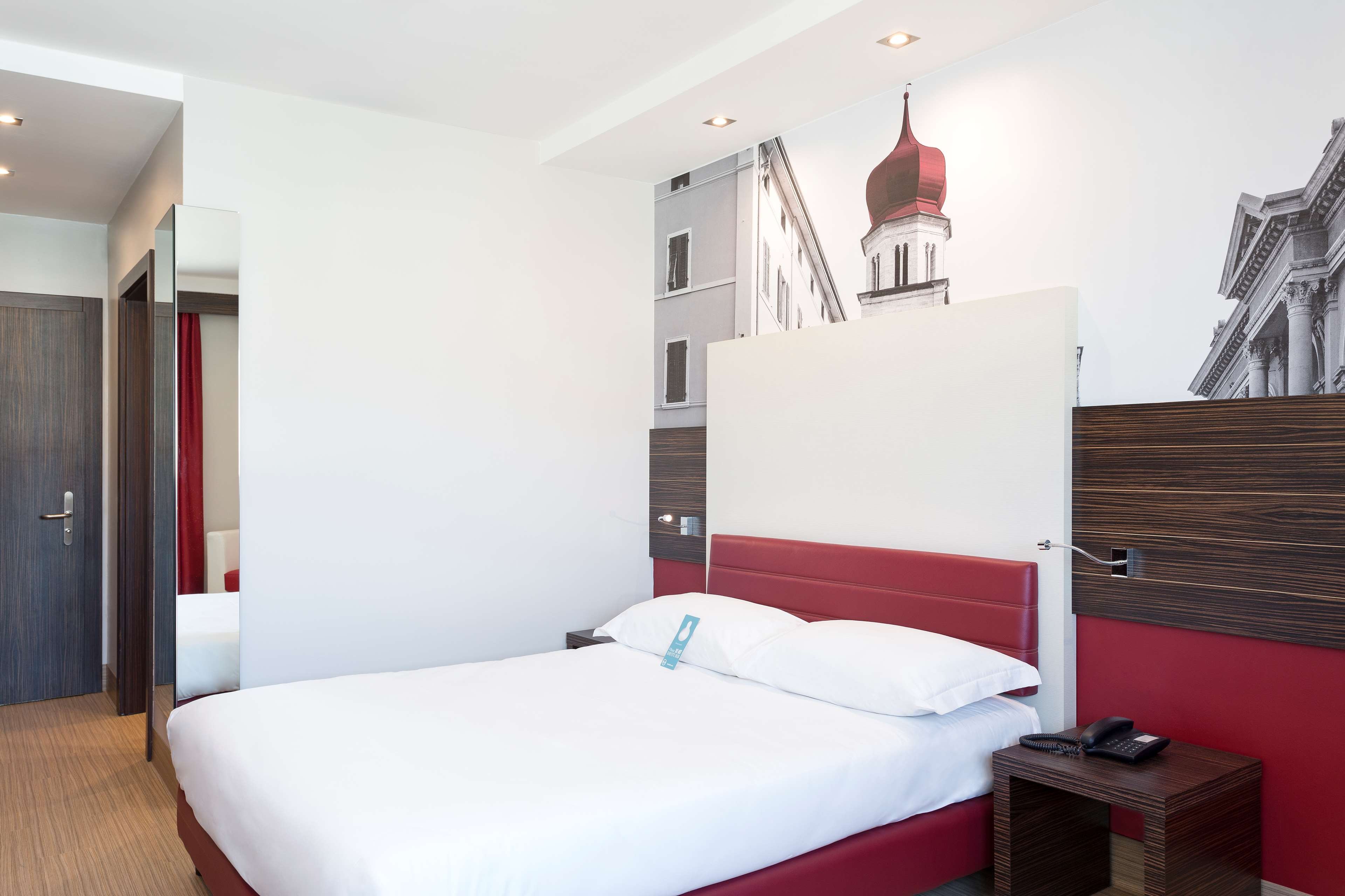 B&B HOTEL TRENTO-guestroom-GUEST ROOM.jpg