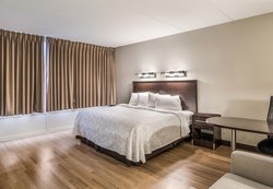  - Red Roof Plus+ Inn & Suites Woburn - I-95, Exit 54