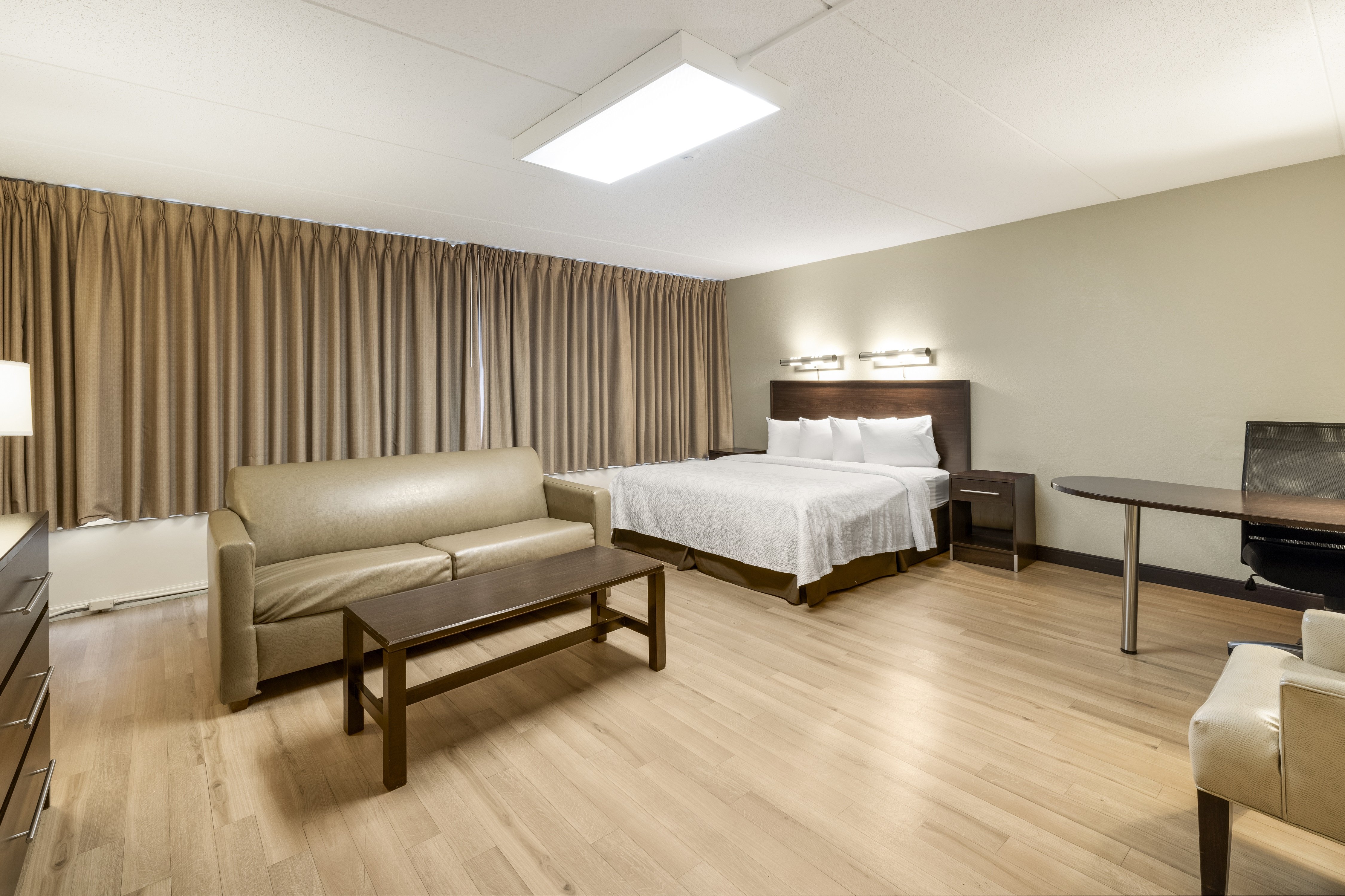 RED ROOF PLUS BOSTON-WOBURN/ BURLIN-guestroom-King Suite.jpg