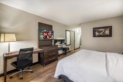  - Red Roof Plus+ Inn & Suites Woburn - I-95, Exit 54