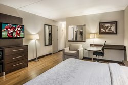  - Red Roof Plus+ Inn & Suites Woburn - I-95, Exit 54