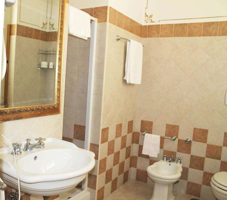 GRAND HOTEL RINASCIMENTO-guestroom-GUEST BATHROOM.jpg