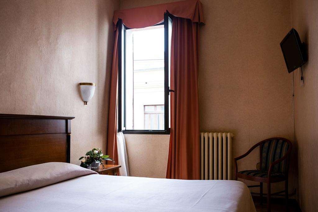 HOTEL ASTOR PIACENZA-guestroom-GUEST ROOM.jpg