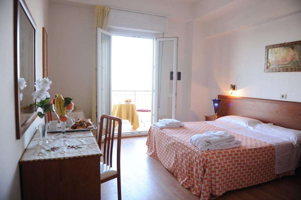 HOTEL ASTORIA PESARO-guestroom-GUEST ROOM.jpg