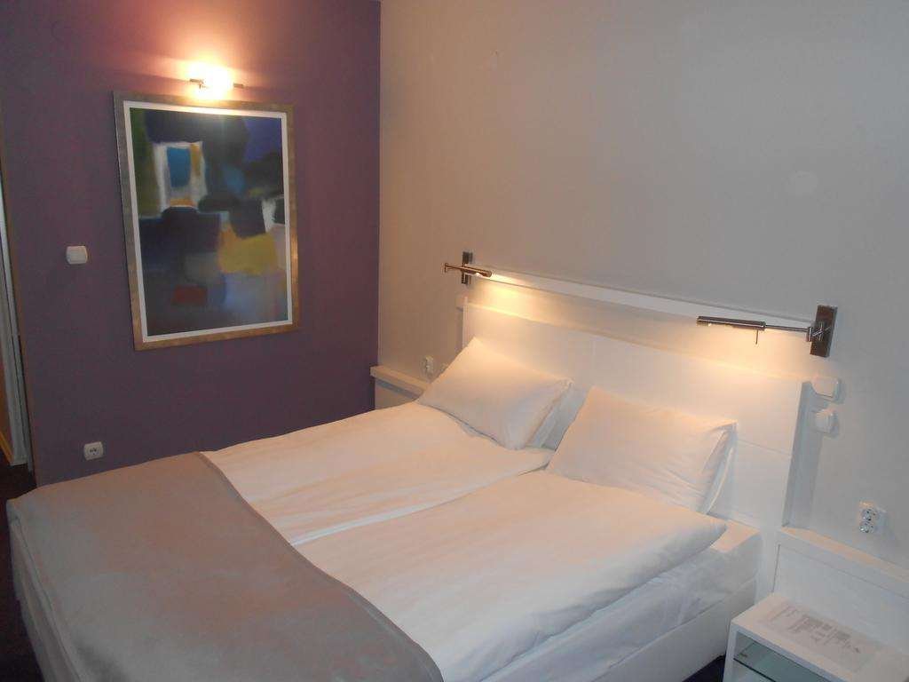 LEONARDO HOTEL-guestroom-GUEST ROOM.jpg