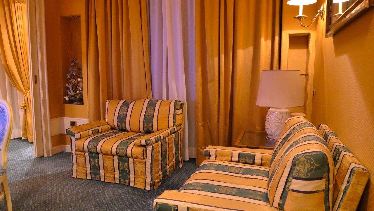 501 HOTEL - VIBO VALENTIA-guestroom-GUEST ROOM LIVING AREA.jpg