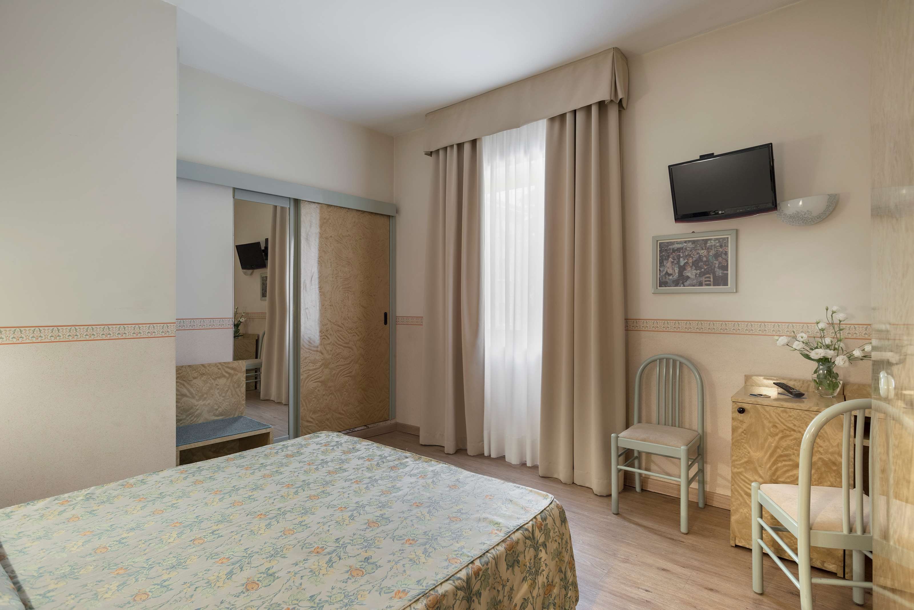 HOTEL GARIBALDI - MESTRE-guestroom-GUEST DOUBLE ROOM.jpg