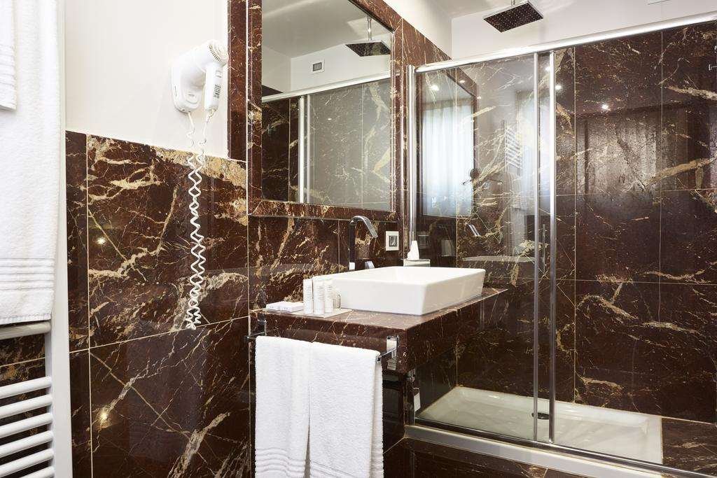 HOTEL MICHELANGELO CARRARA-guestroom-GUEST BATHROOM.jpg