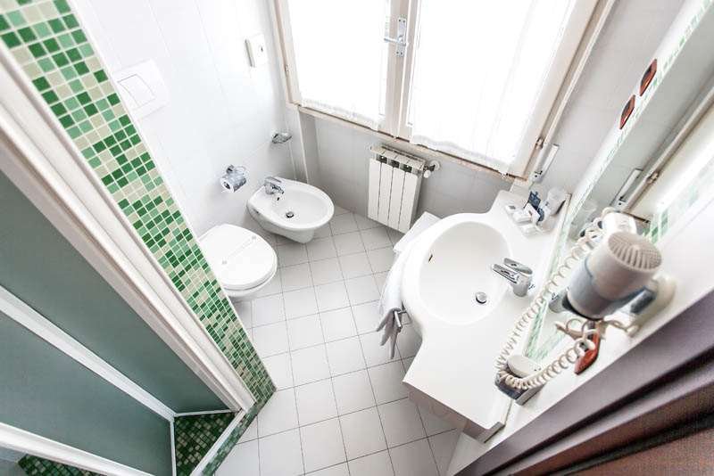 HOTEL MOSAICO RAVENNA-guestroom-GUEST BATHROOM.jpg