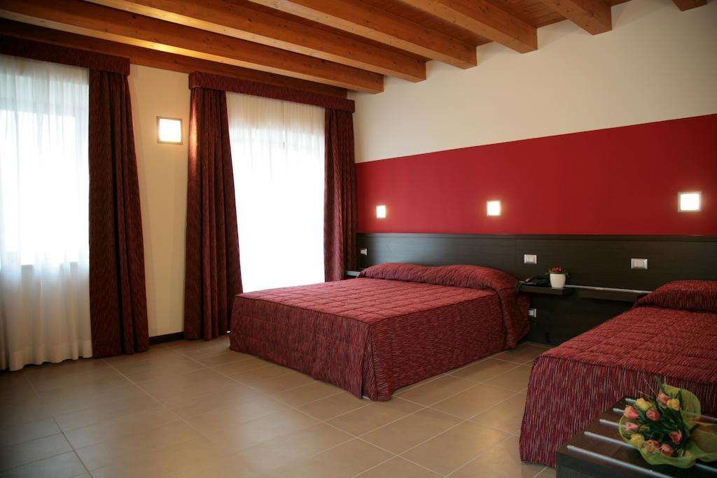 CORTE DELLA ROCCA BASSA-guestroom-GUEST ROOM.jpg
