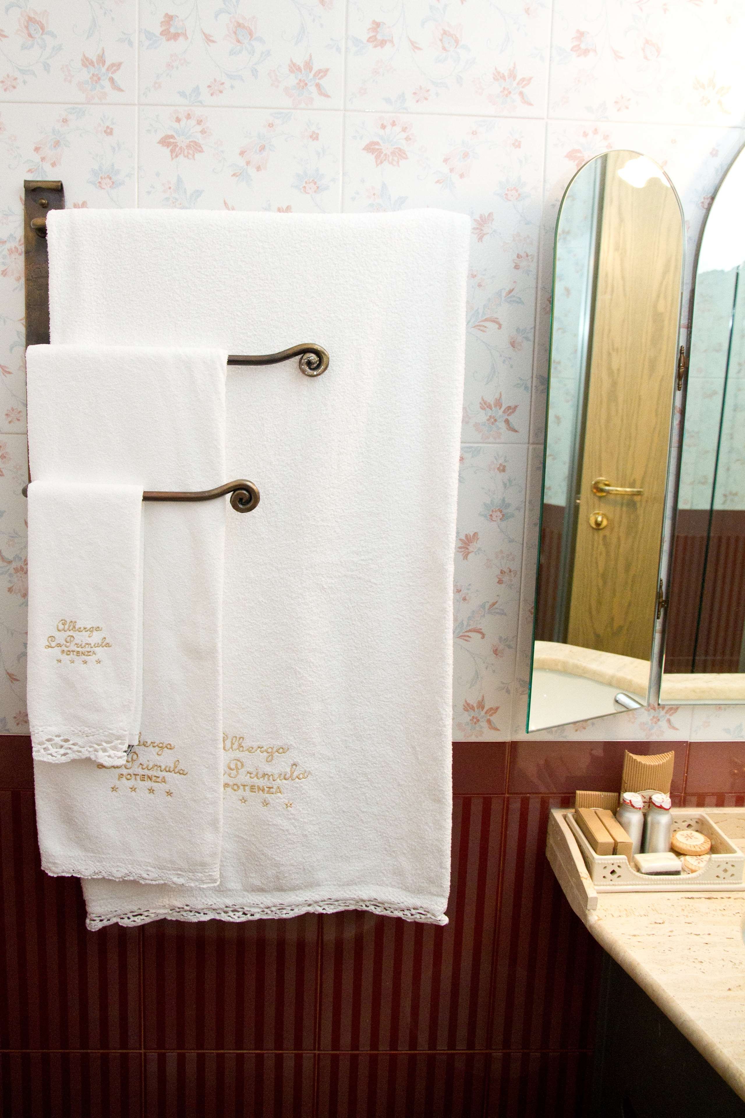 HOTEL LA PRIMULA-guestroom-GUEST BATHROOM.jpg
