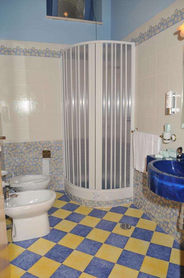 HOTEL ROSES - PAOLA-guestroom-GUEST BATHROOM.jpg