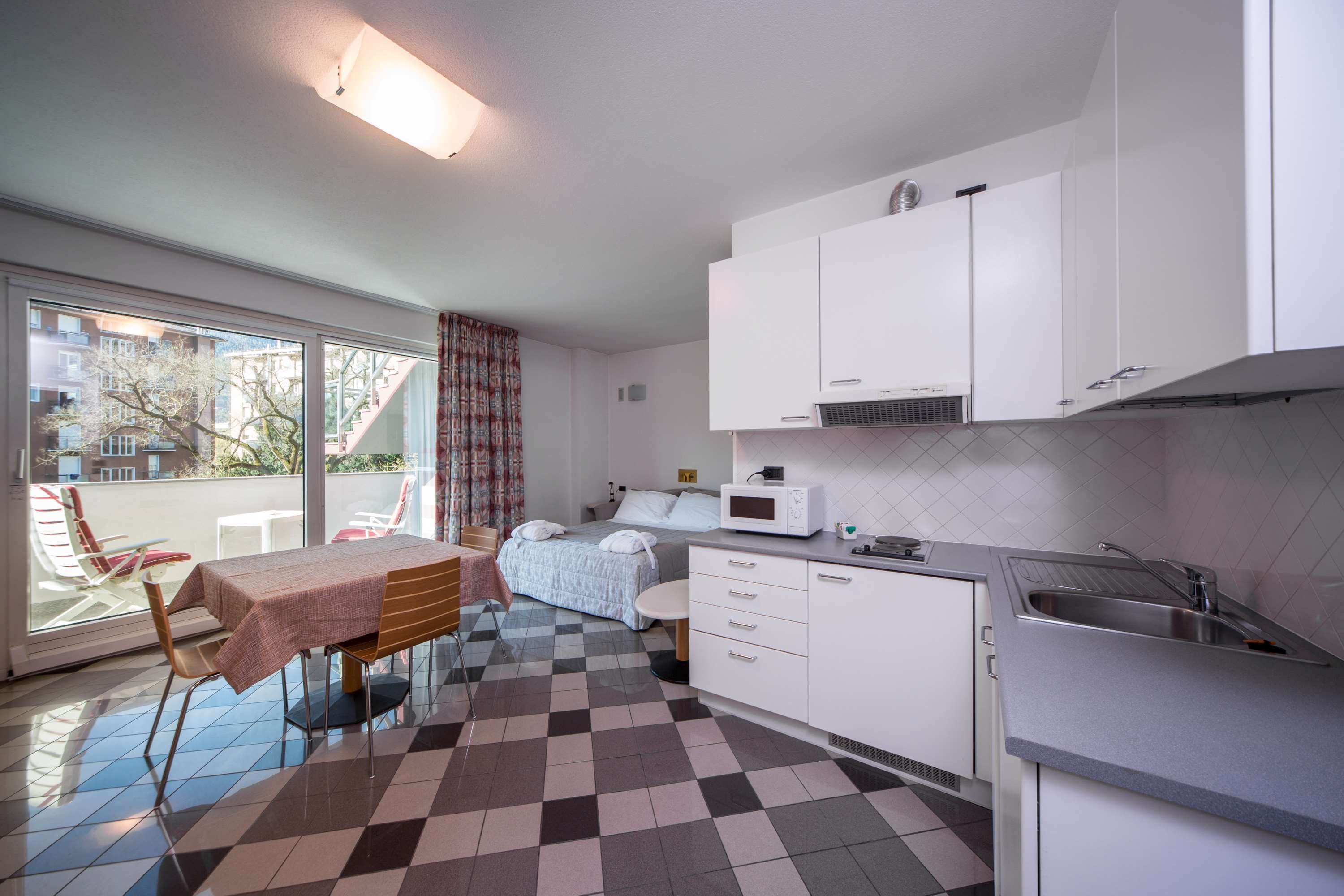 PIAZZI HOUSE RESIDENCE - SONDRIO-guestroom-GUEST BEDRROM APARTMENT KITCHENETTE.jpg