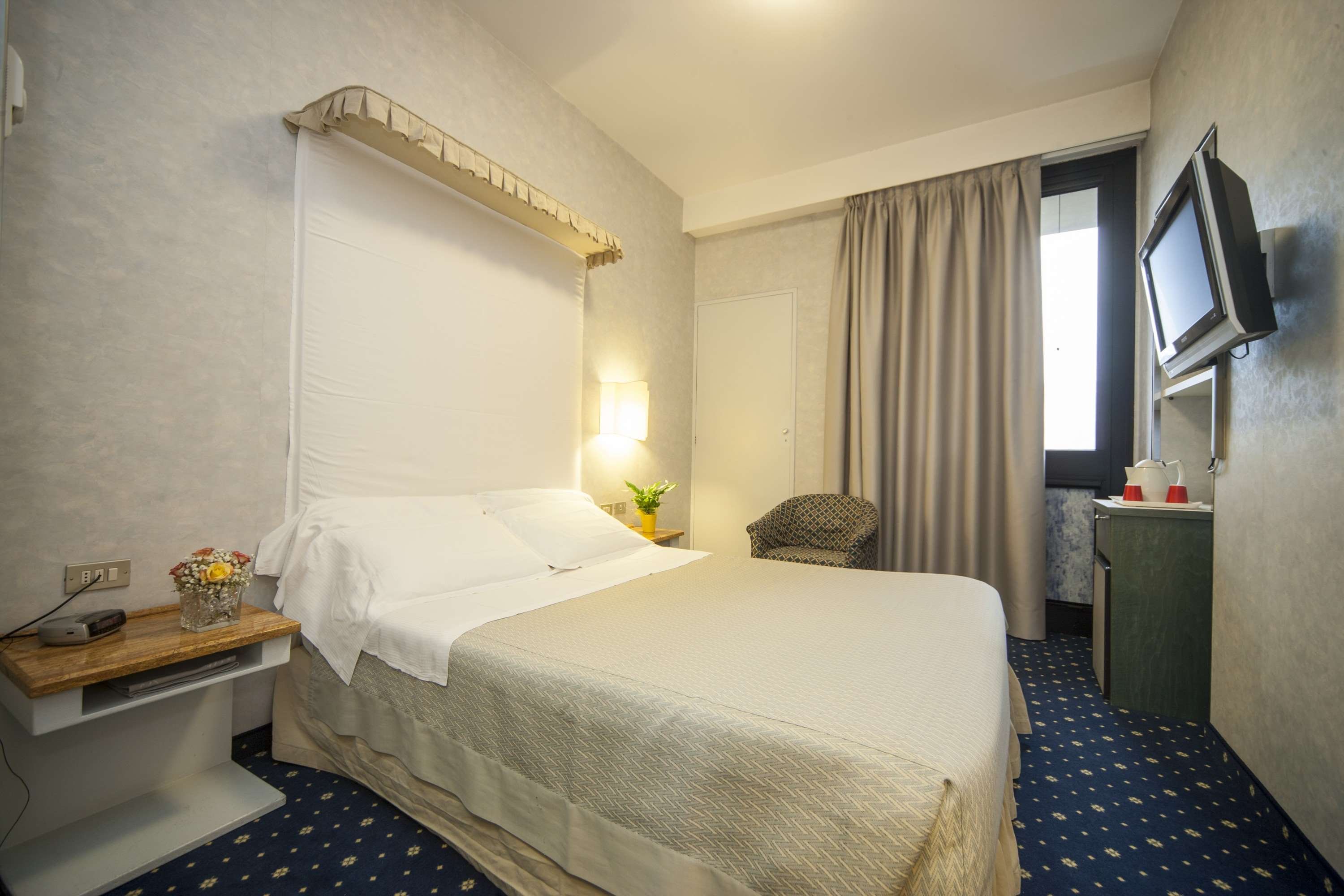 HOTEL BISANZIO-guestroom-GUEST DOUBLE BASIC.jpg