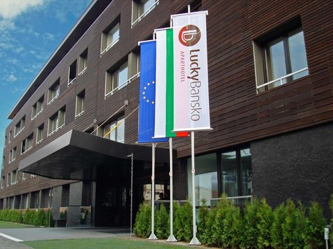 EXTERIOR VIEW SUMMER
