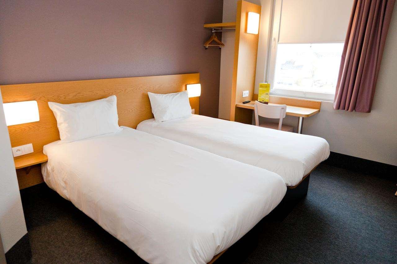 B&B HOTEL WROCLAW CENTRUM-guestroom-twin.jpg