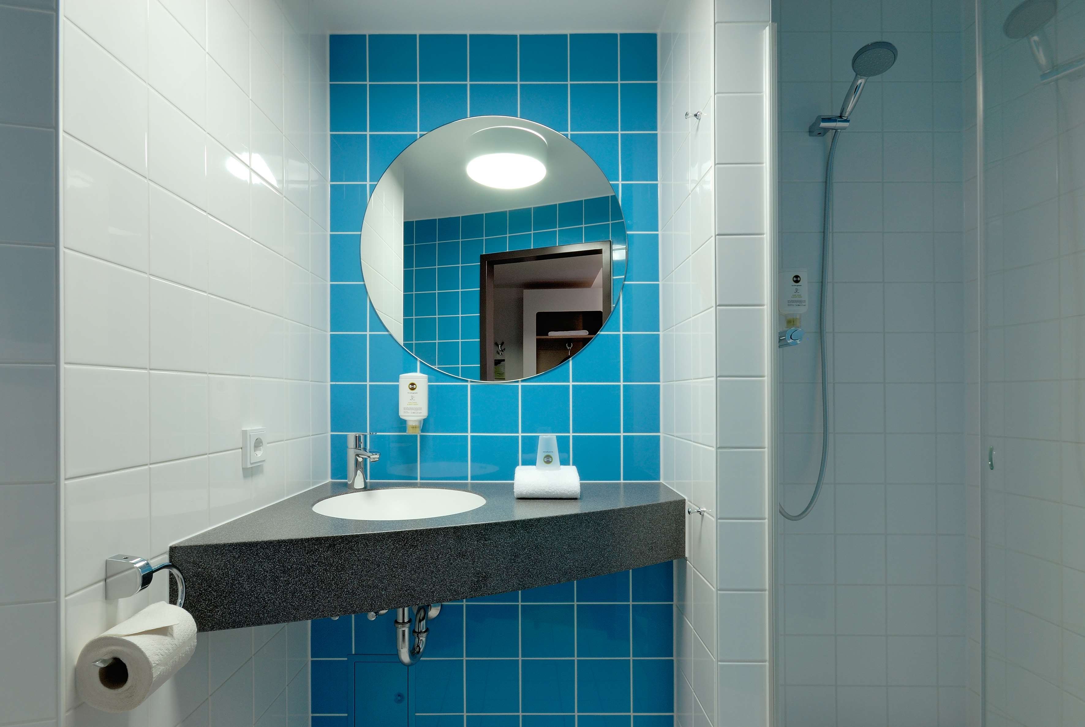 B&B HOTEL BOBLINGEN-guestroom-GUEST ROOM BATH.jpg