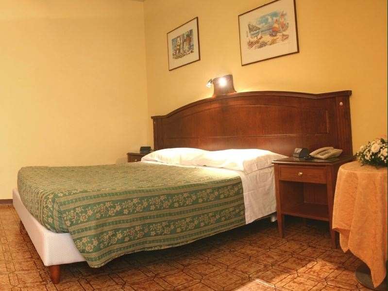 HOTEL APOGEO - BETTOLLE-guestroom-GUEST ROOM.jpg