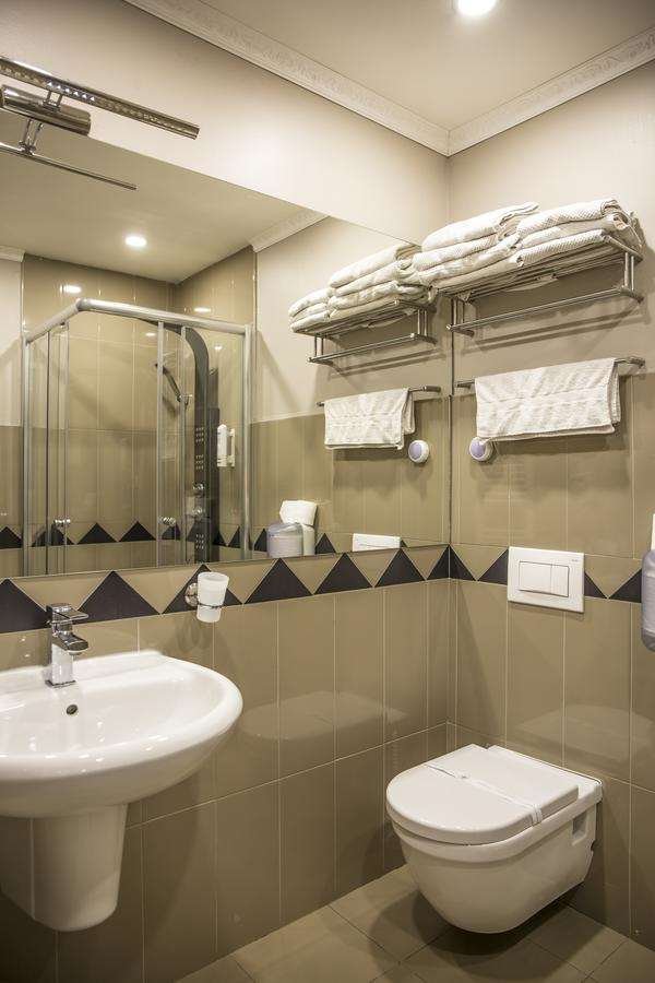 SUPER 8 HOTEL SKOPJE-guestroom-GUEST BATHROOM.jpg