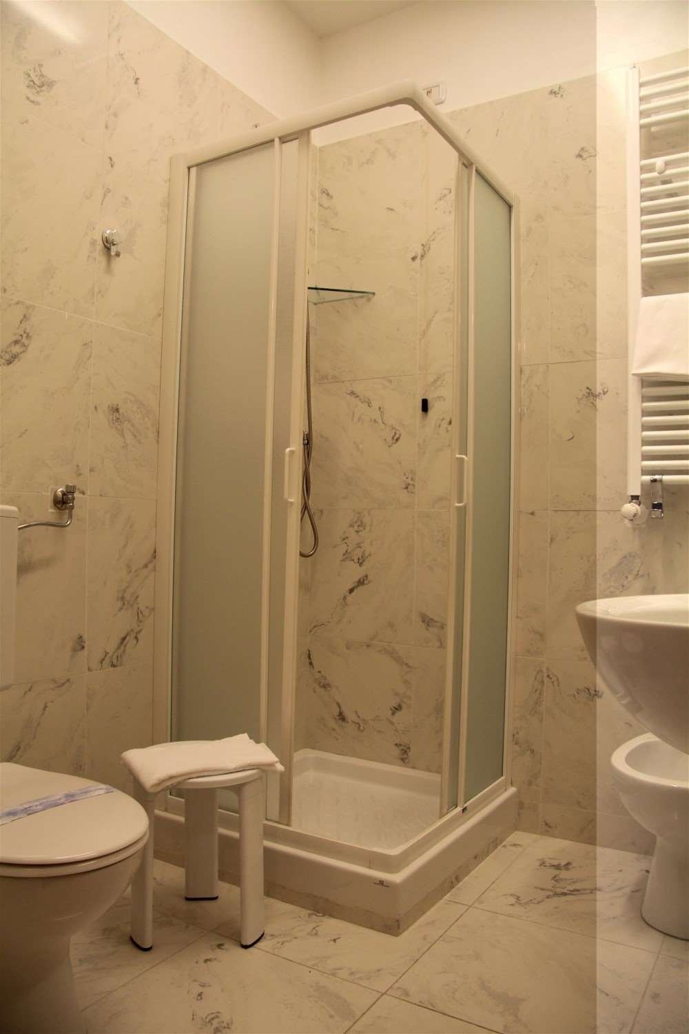 HOTEL EUROPA FIERA RHO-guestroom-GUEST BATHROOM.jpg