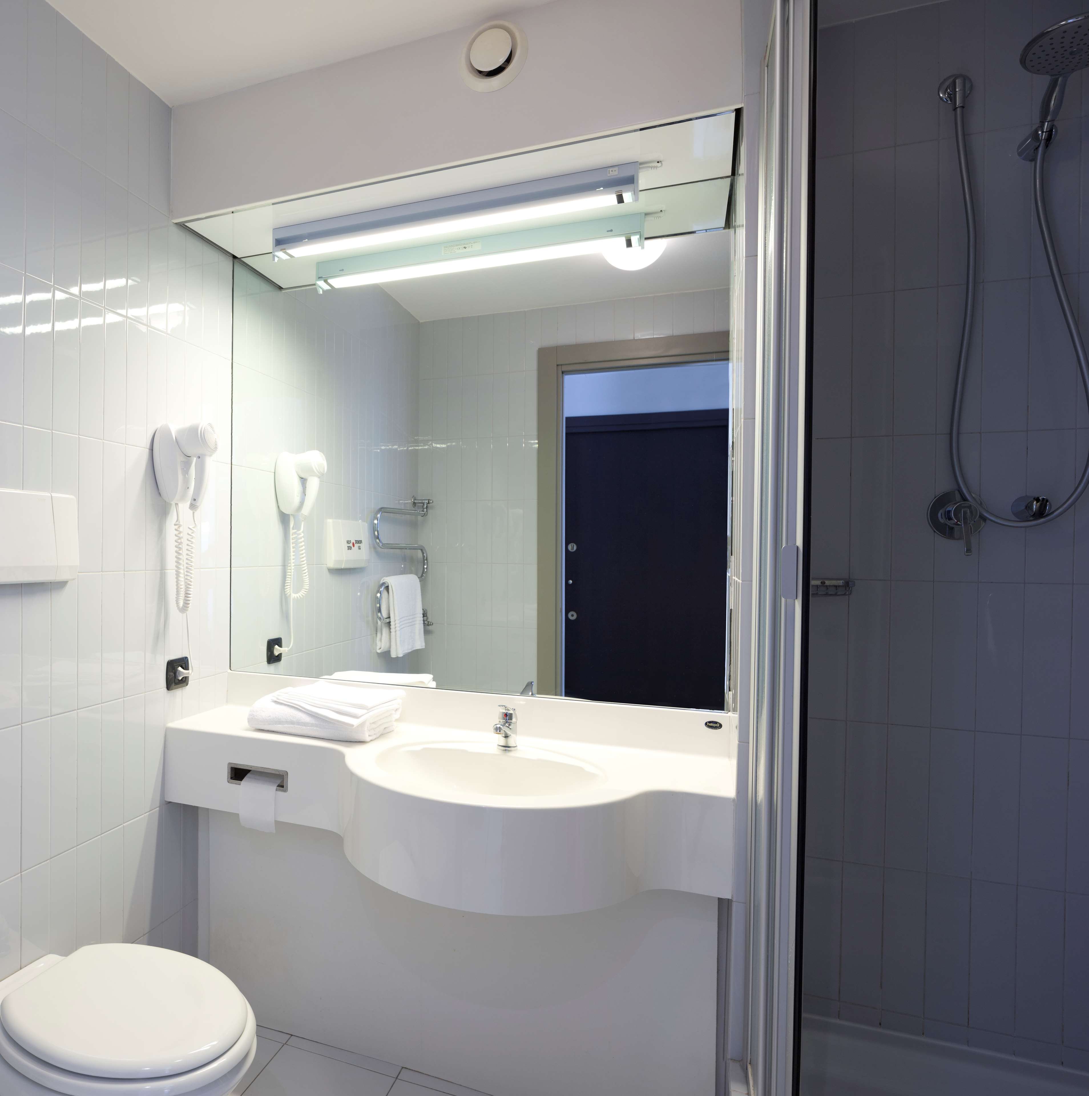B-B HOTEL FERRARA-guestroom-GUEST BATHROOM.jpg