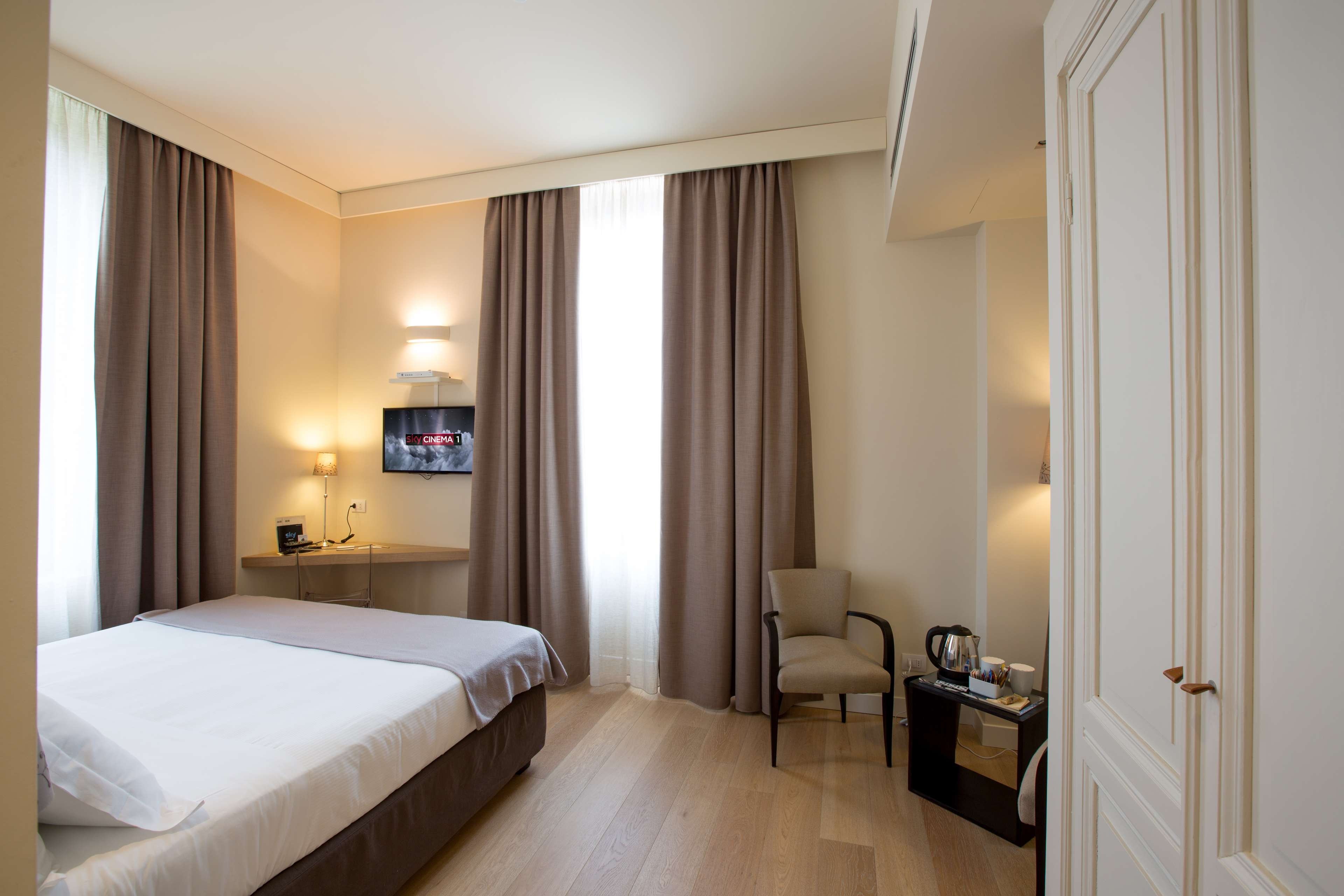 HOTEL 900 - GIULIANOVA-guestroom-COMFORT GUEST ROOM.jpg