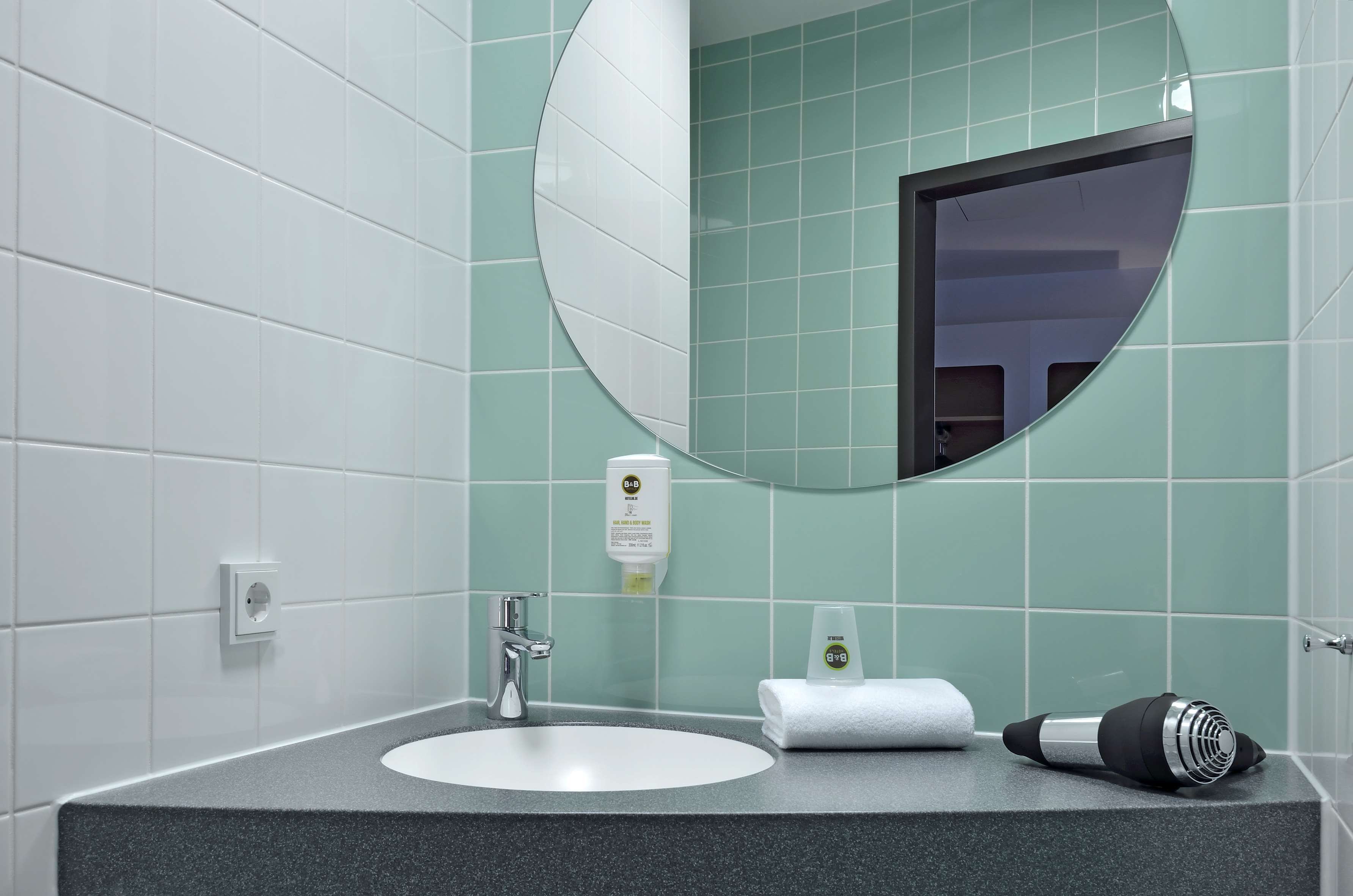 B&B HOTEL JENA-guestroom-GUEST ROOM BATH.jpg