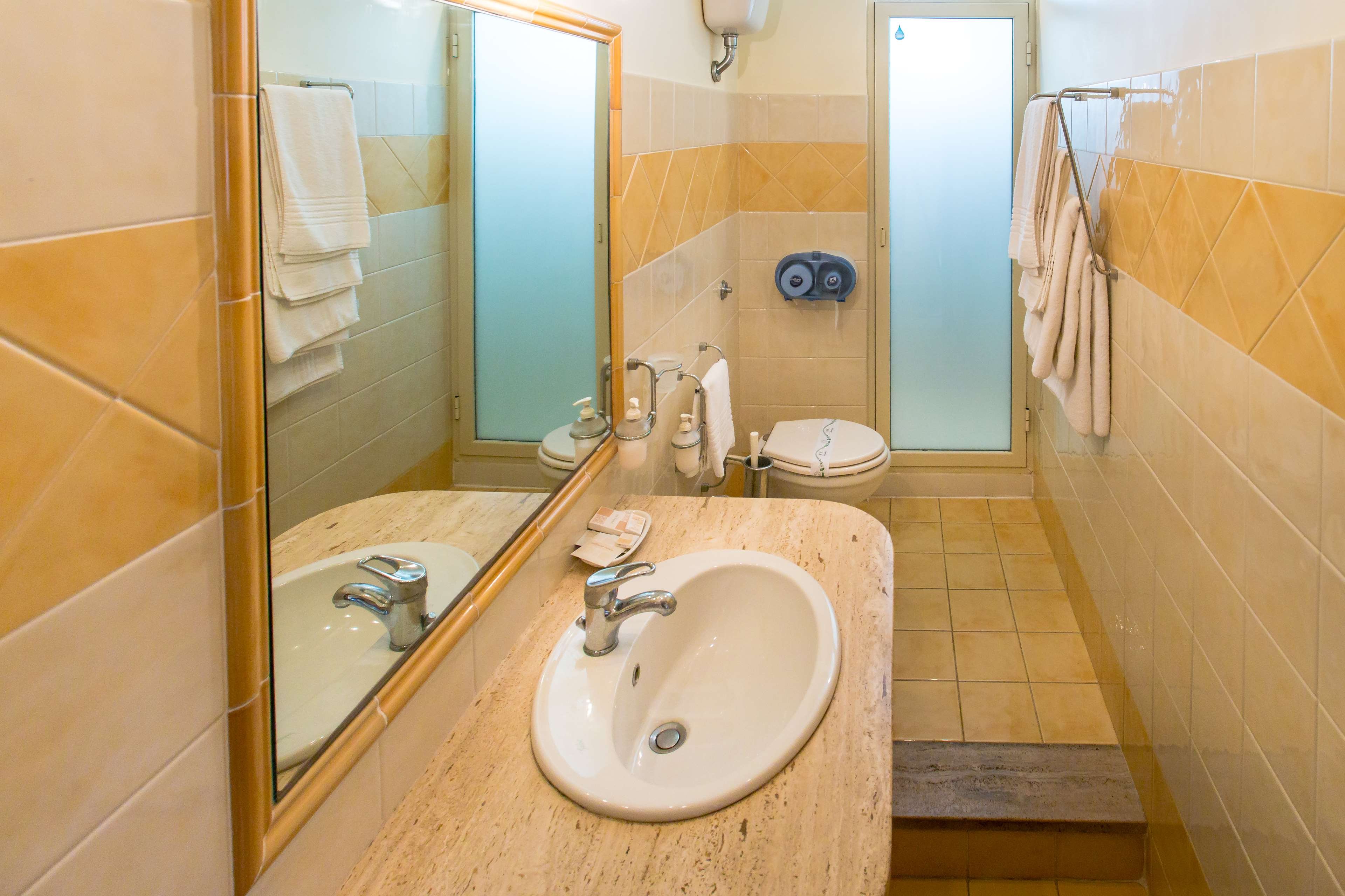 HOTEL LA PLAYA BLANCA - SANTO STEFA-guestroom-GUEST BATHROOM.jpg