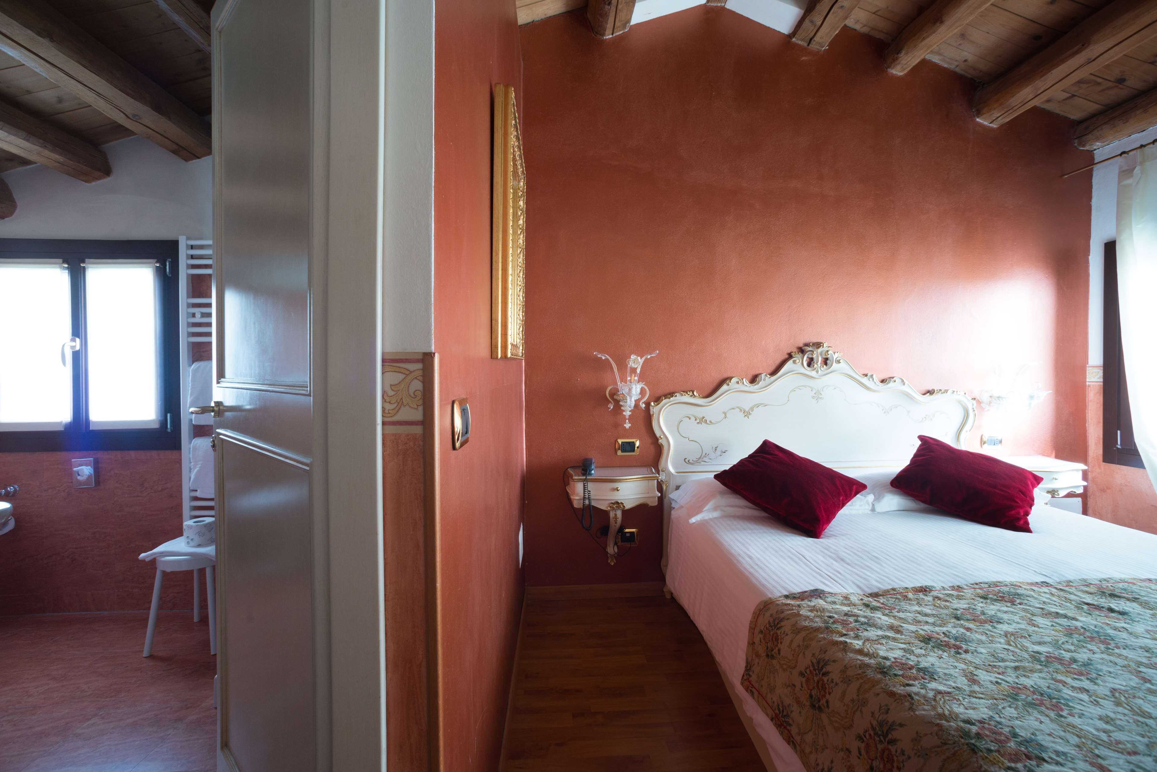 HOTEL VILLA GASPARINI - DOLO-guestroom-GUEST CLASSIC ROOM.jpg