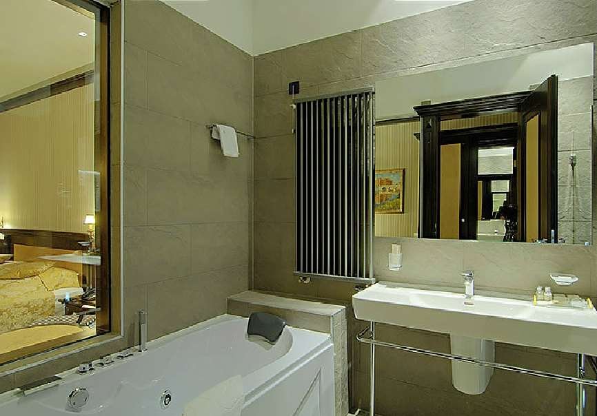 HOTEL EUROPE SARAJEVO-guestroom-GUEST BATHROOM.jpg