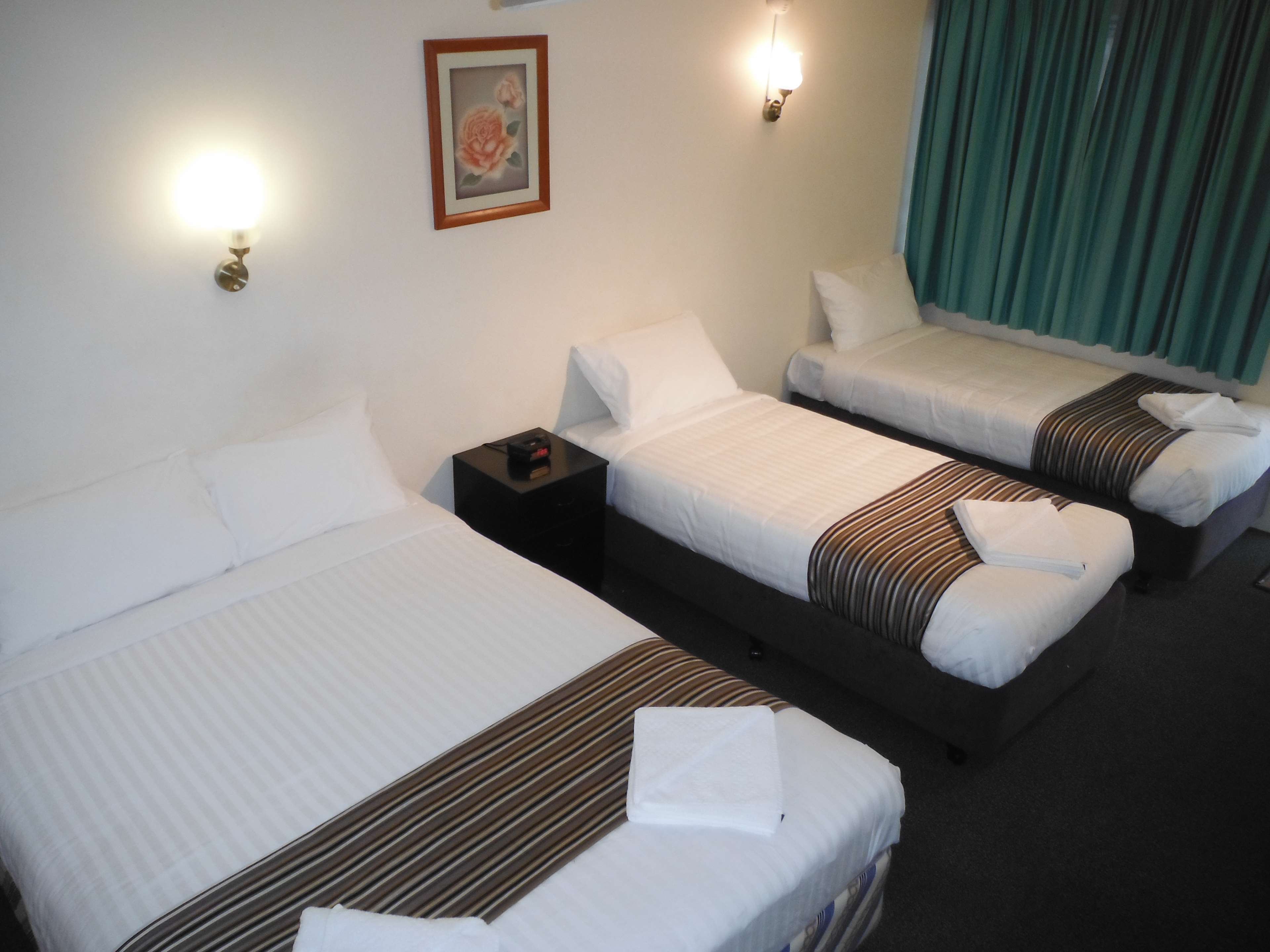 PACIFIC PALMS MOTEL-guestroom-GUEST ROOM.jpg