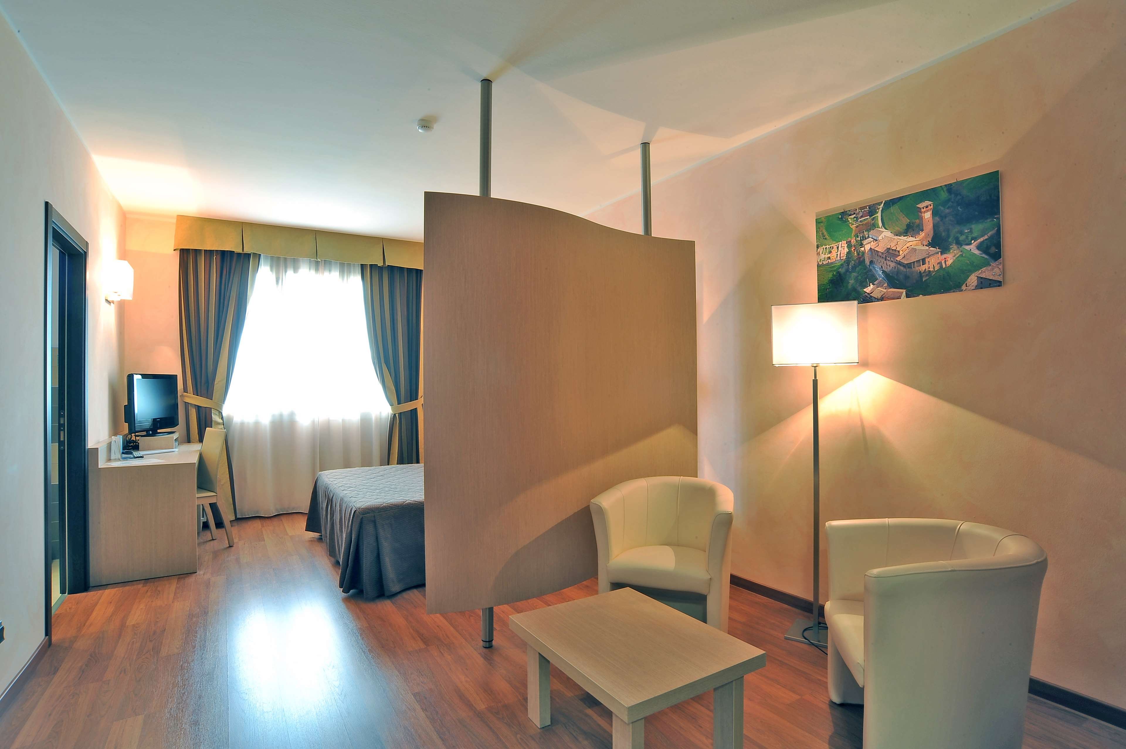 HOTEL ARTHUR - SOLIGNANO NUOVO-guestroom-SUITE.jpg