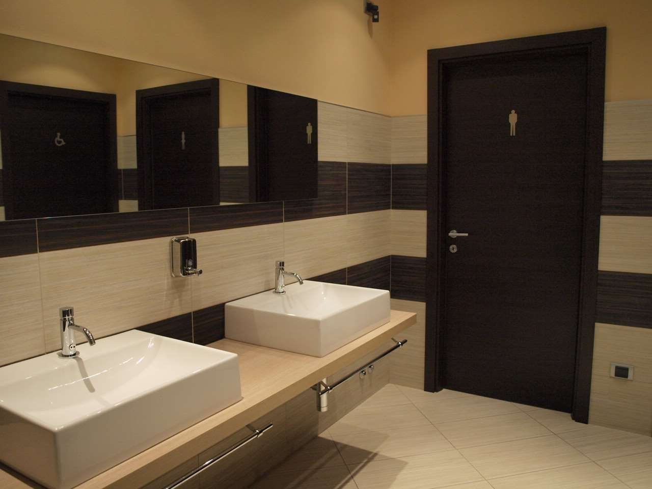 HOTEL ARTHUR - SOLIGNANO NUOVO-guestroom-GUEST BATHROOM.jpg